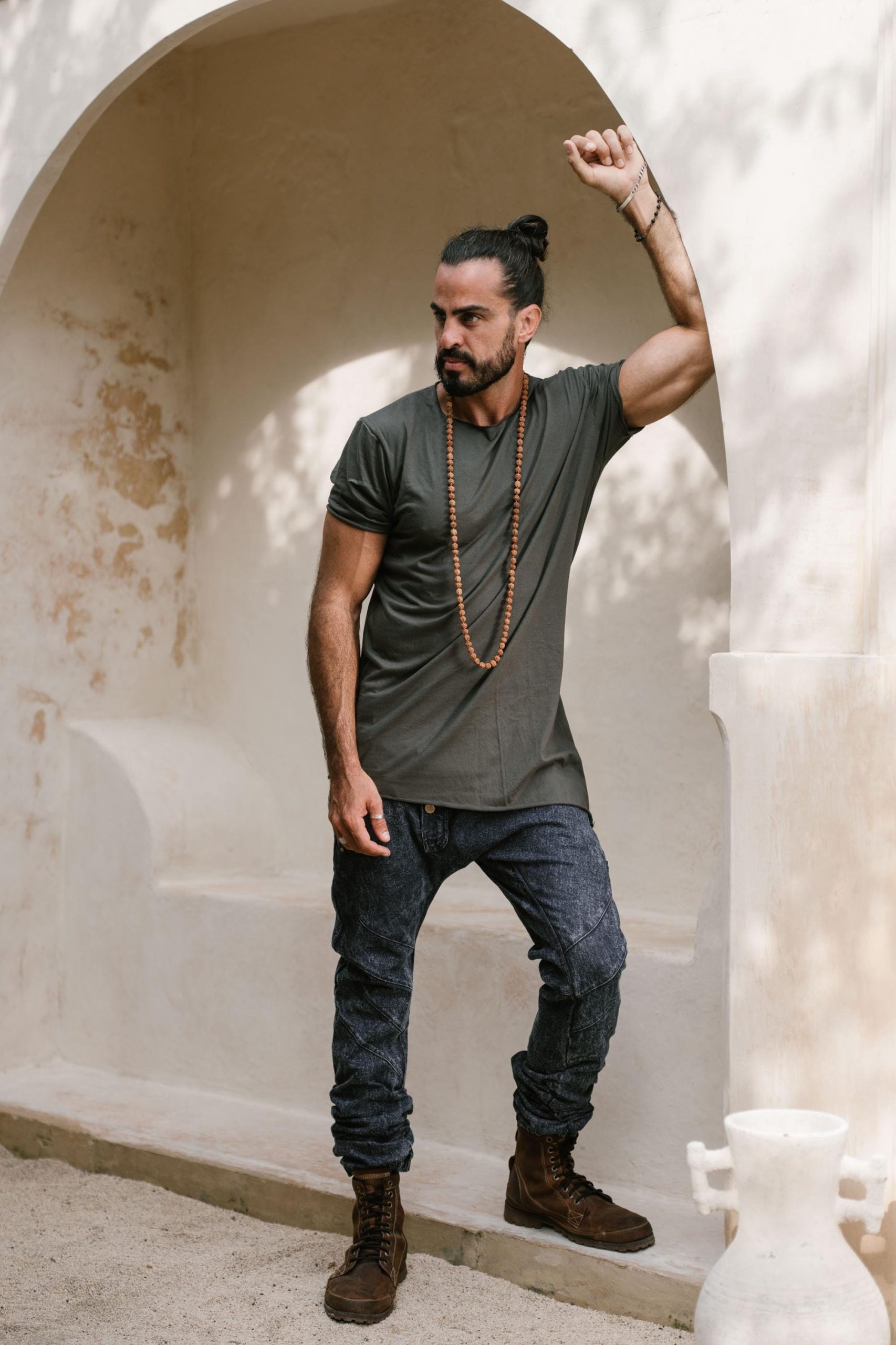 Valo Fit Organic Cotton Tee: Slim Crew Neck Valo Fit Organic Cotton Tee: Slim Crew Neck