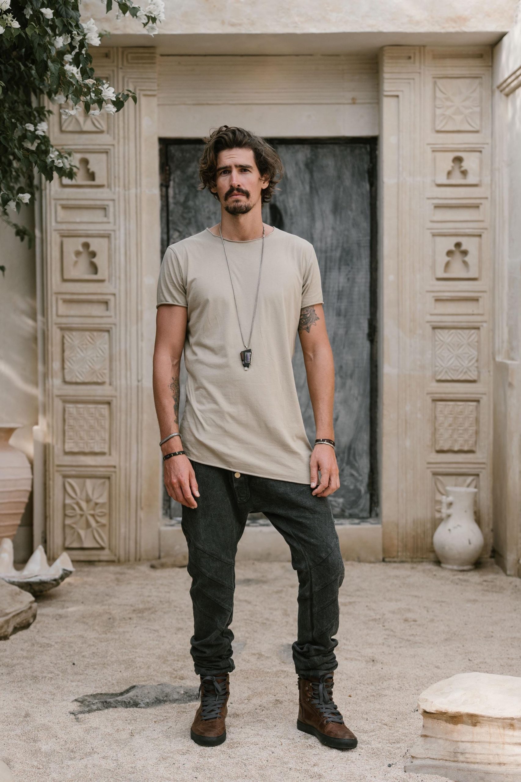 Valo Fit Organic Cotton Tee: Slim Crew Neck Valo Fit Organic Cotton Tee: Slim Crew Neck