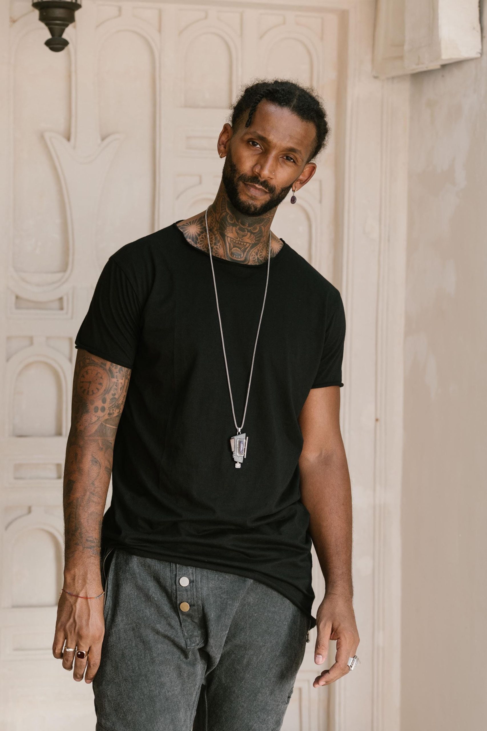 Valo Fit Organic Cotton Tee: Slim Crew Neck Valo Fit Organic Cotton Tee: Slim Crew Neck