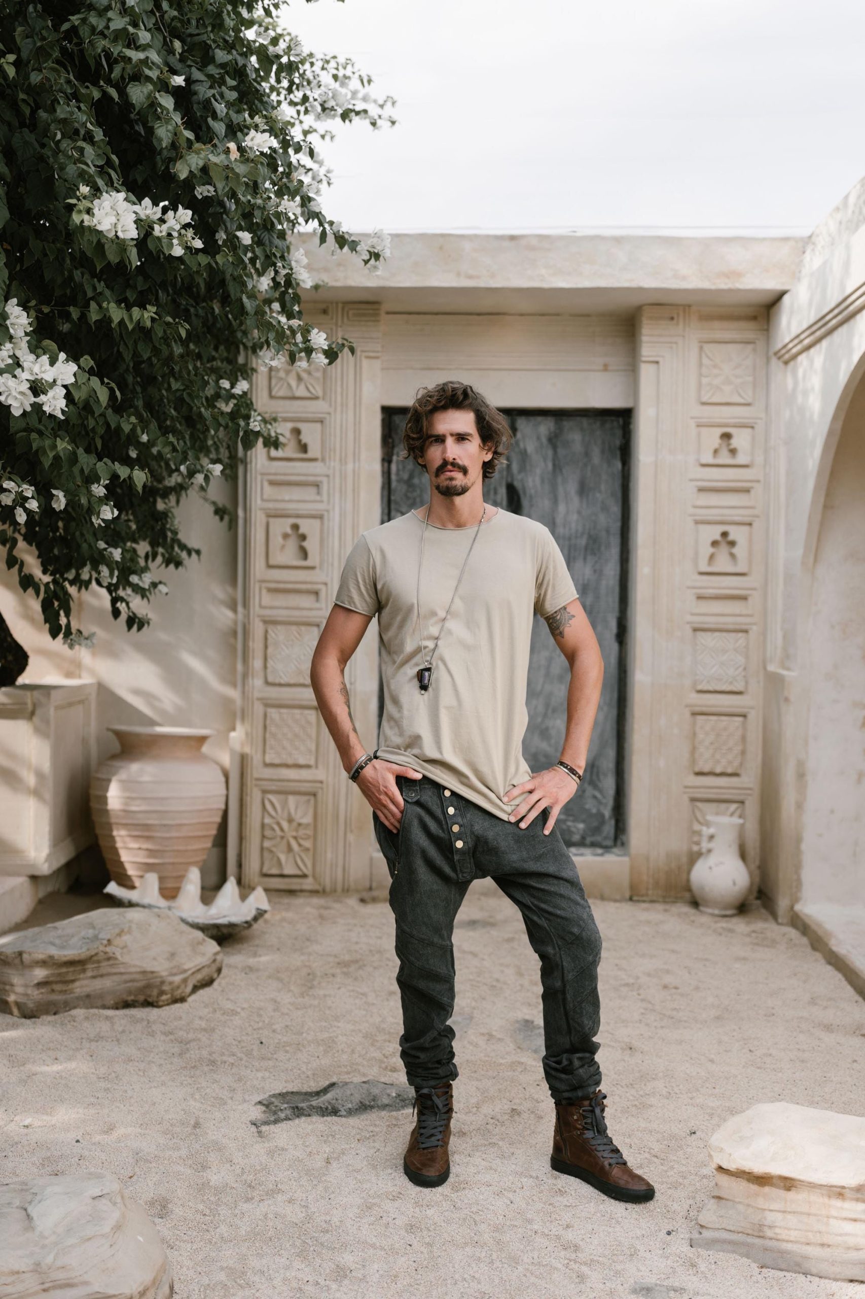 Valo Fit Organic Cotton Tee: Slim Crew Neck Valo Fit Organic Cotton Tee: Slim Crew Neck